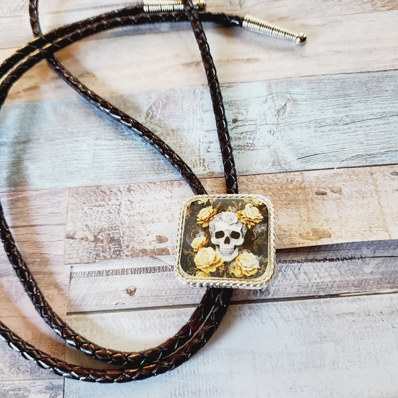 Skull lover  Lariat Bolo Tie Gothic Men Women halloween skulls and yellow roses - Picture 2 of 3